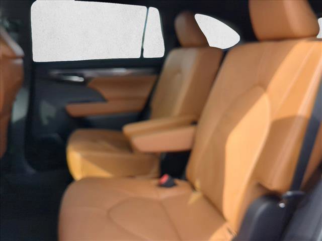 New 2026 Toyota Highlander Platinum image 25