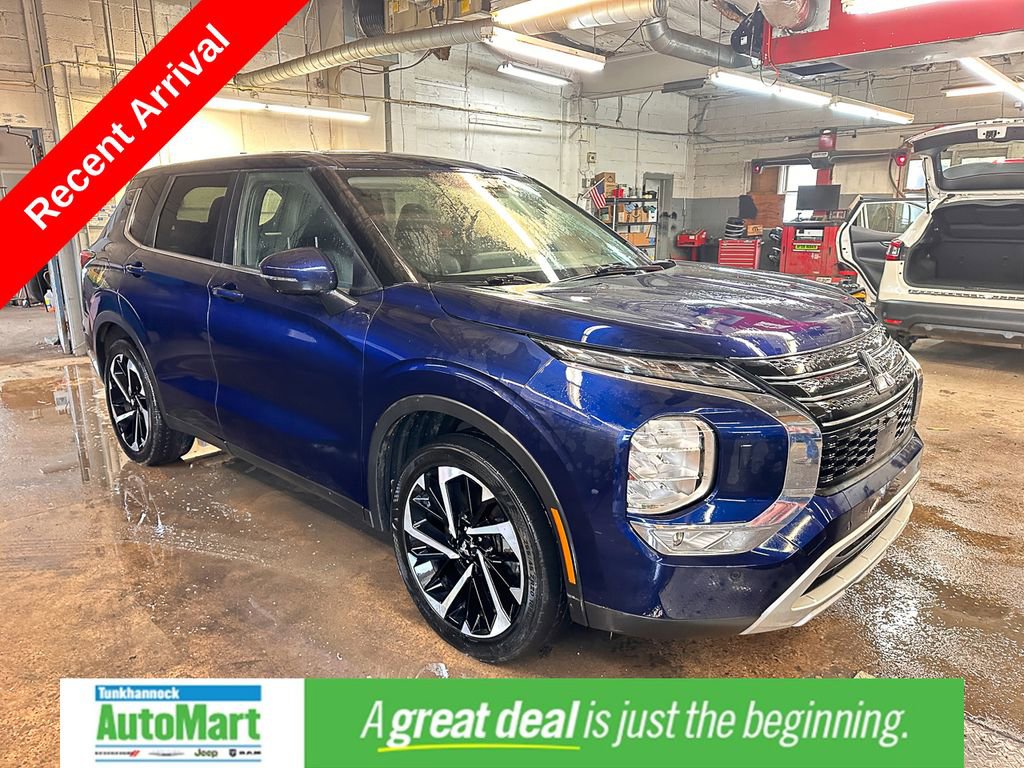 Used 2024 Mitsubishi Outlander AWD image 1