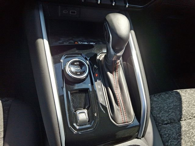 Used 2024 Chevrolet Colorado Z71 w/ Z71 Convenience Package 2 image 17