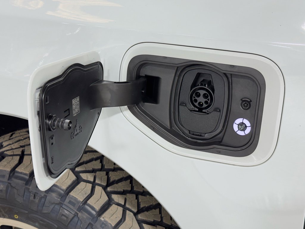 Used 2023 Ford F150 Lightning Platinum image 5