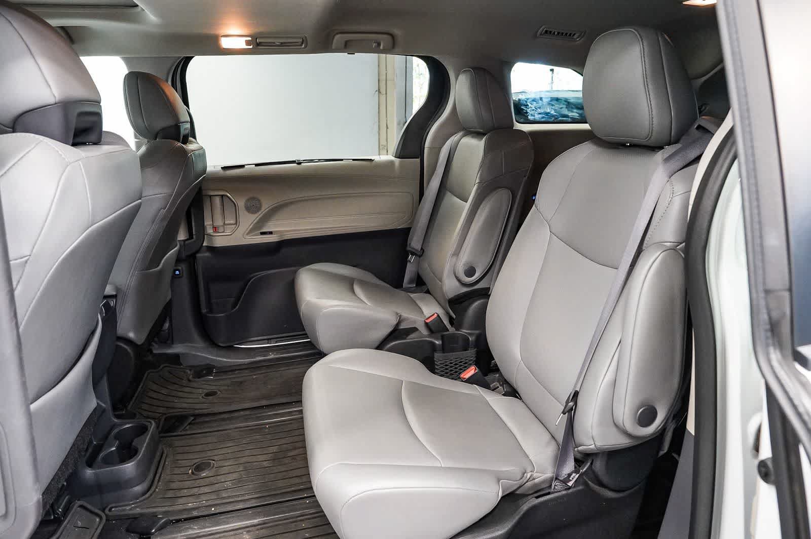 Used 2023 Toyota Sienna XLE FWD image 14