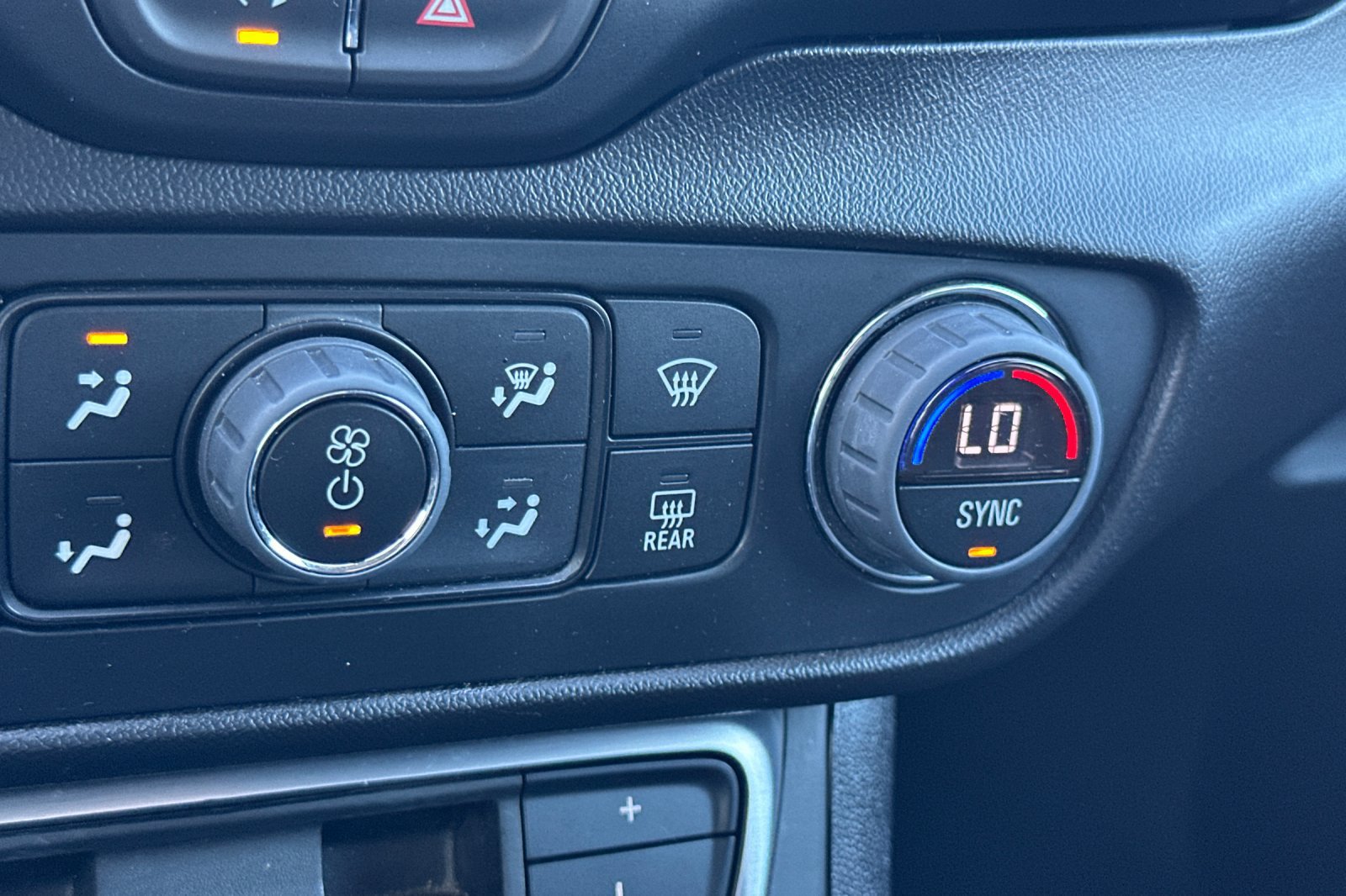 Used 2024 GMC Terrain SLT FWD image 29