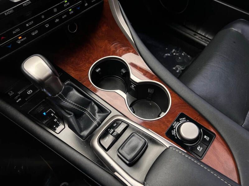 Used 2018 Lexus RX 450hL Premium w/ Premium Package image 16