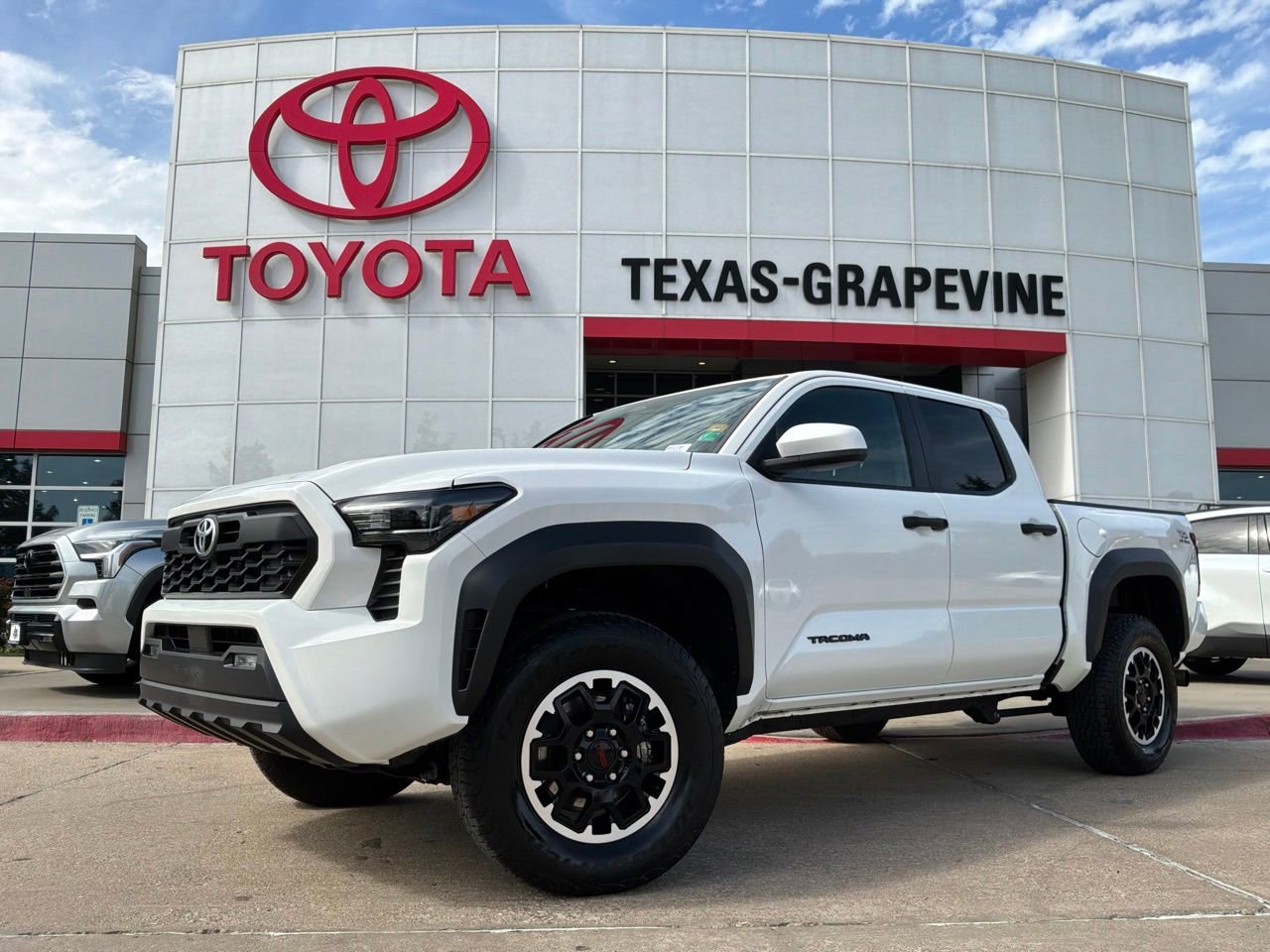 Used 2025 Toyota Tacoma TRD Off-Road AWD/4WD image 2