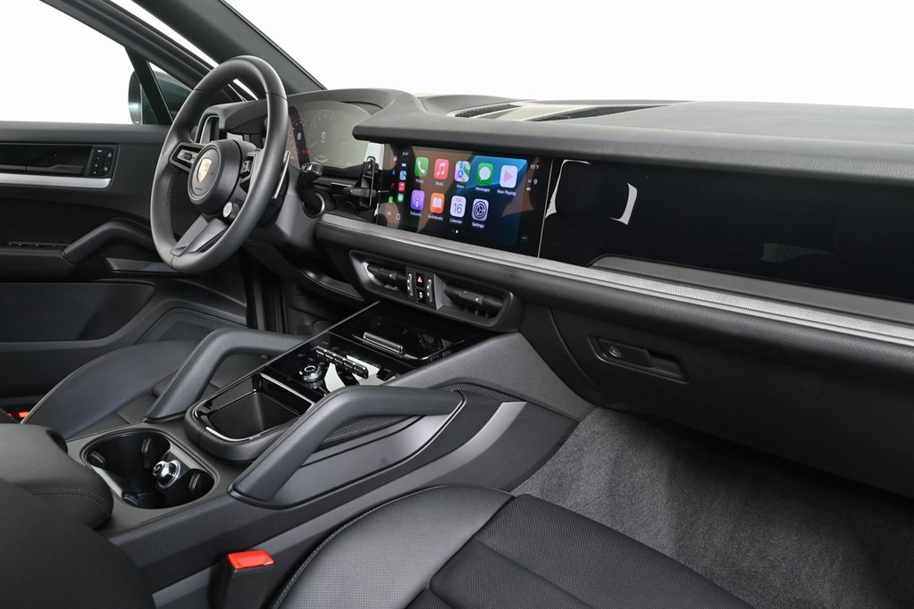 Used 2025 Porsche Cayenne image 22