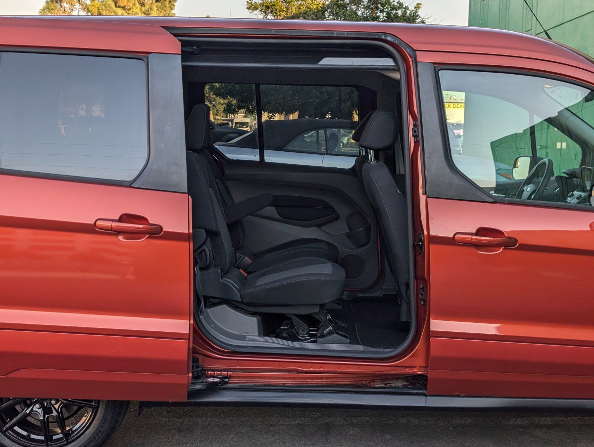 Used 2022 Ford Transit Connect XLT FWD image 12