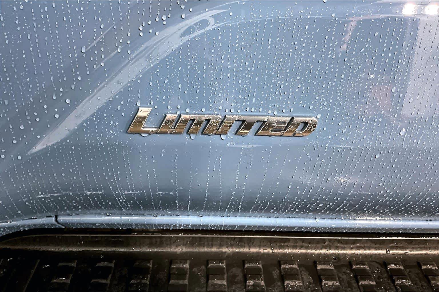 Used 2025 Toyota 4Runner Limited AWD/4WD image 10