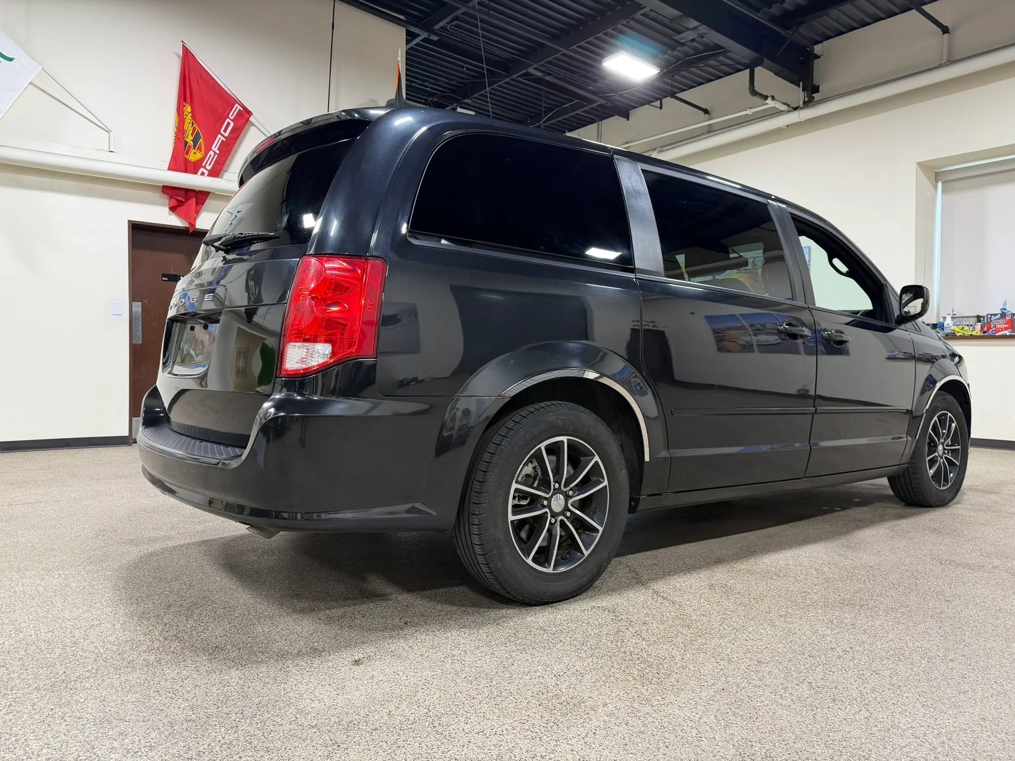 Used 2016 Dodge Grand Caravan SE FWD image 5