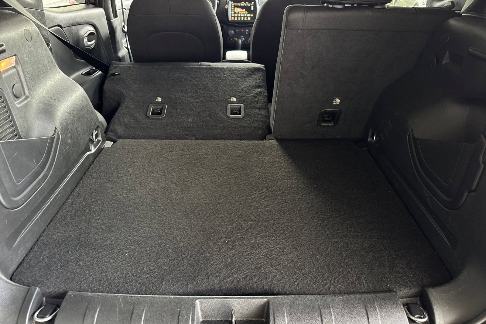 Used 2023 Jeep Renegade Latitude AWD/4WD image 17