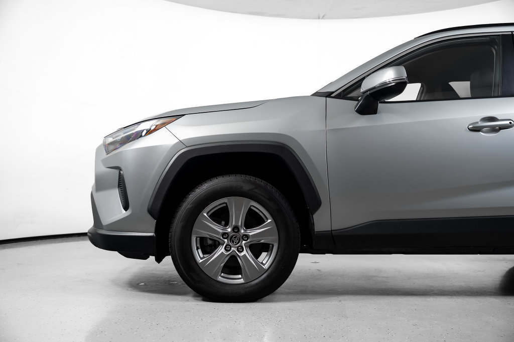 Used 2025 Toyota RAV4 XLE FWD image 12