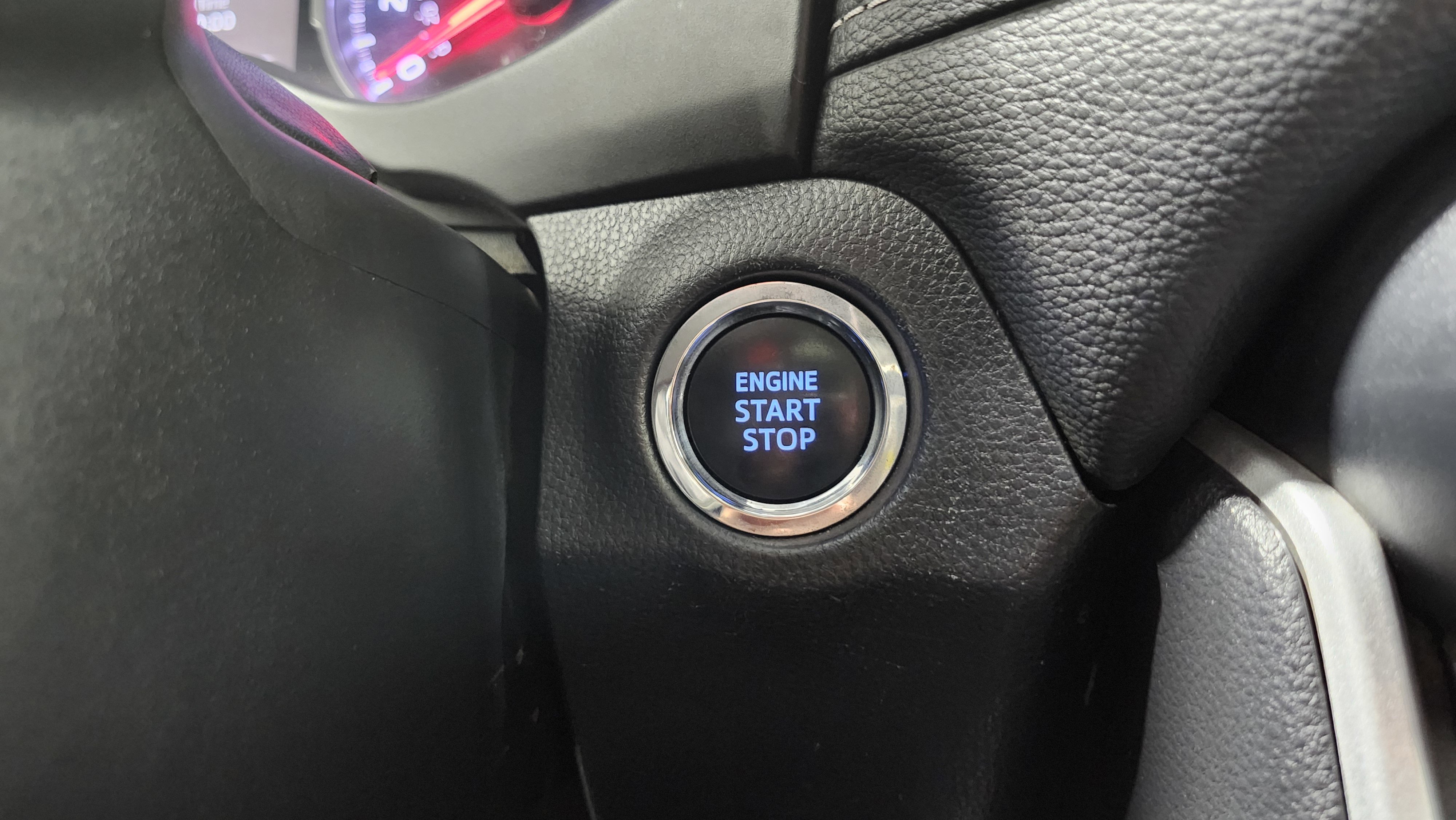 Used 2022 Toyota RAV4 XLE w/ Convenience Package image 8