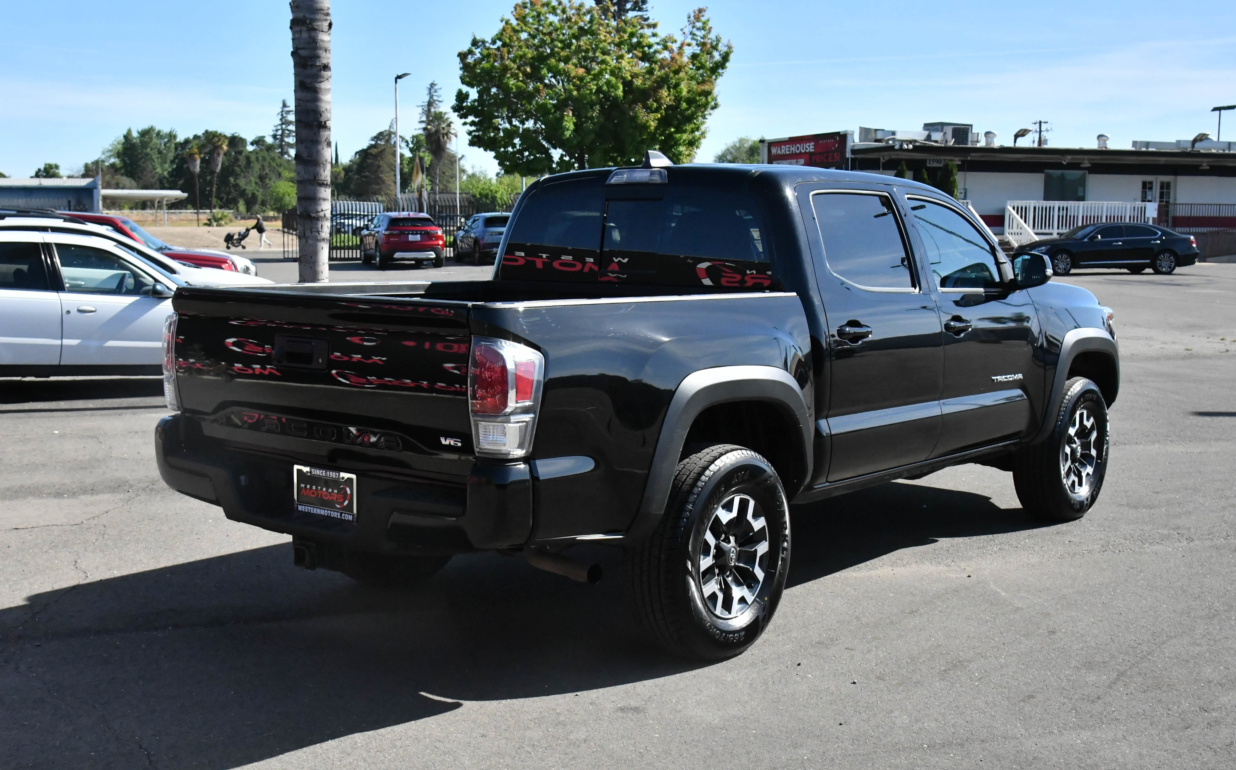 Used 2023 Toyota Tacoma TRD Off-Road w/ Technology Package AWD/4WD image 8