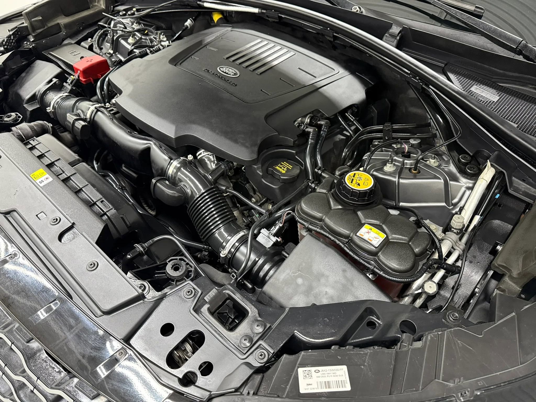 Used 2018 Land Rover Range Rover Velar R-Dynamic SE image 69