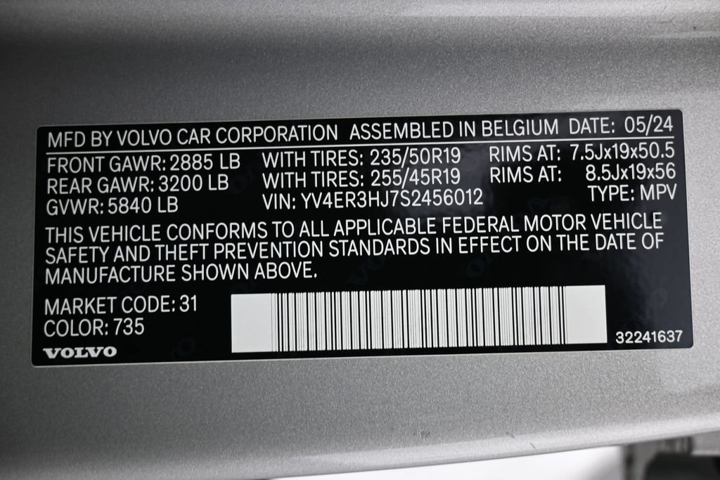 Used 2025 Volvo EX40 Core AWD/4WD image 8