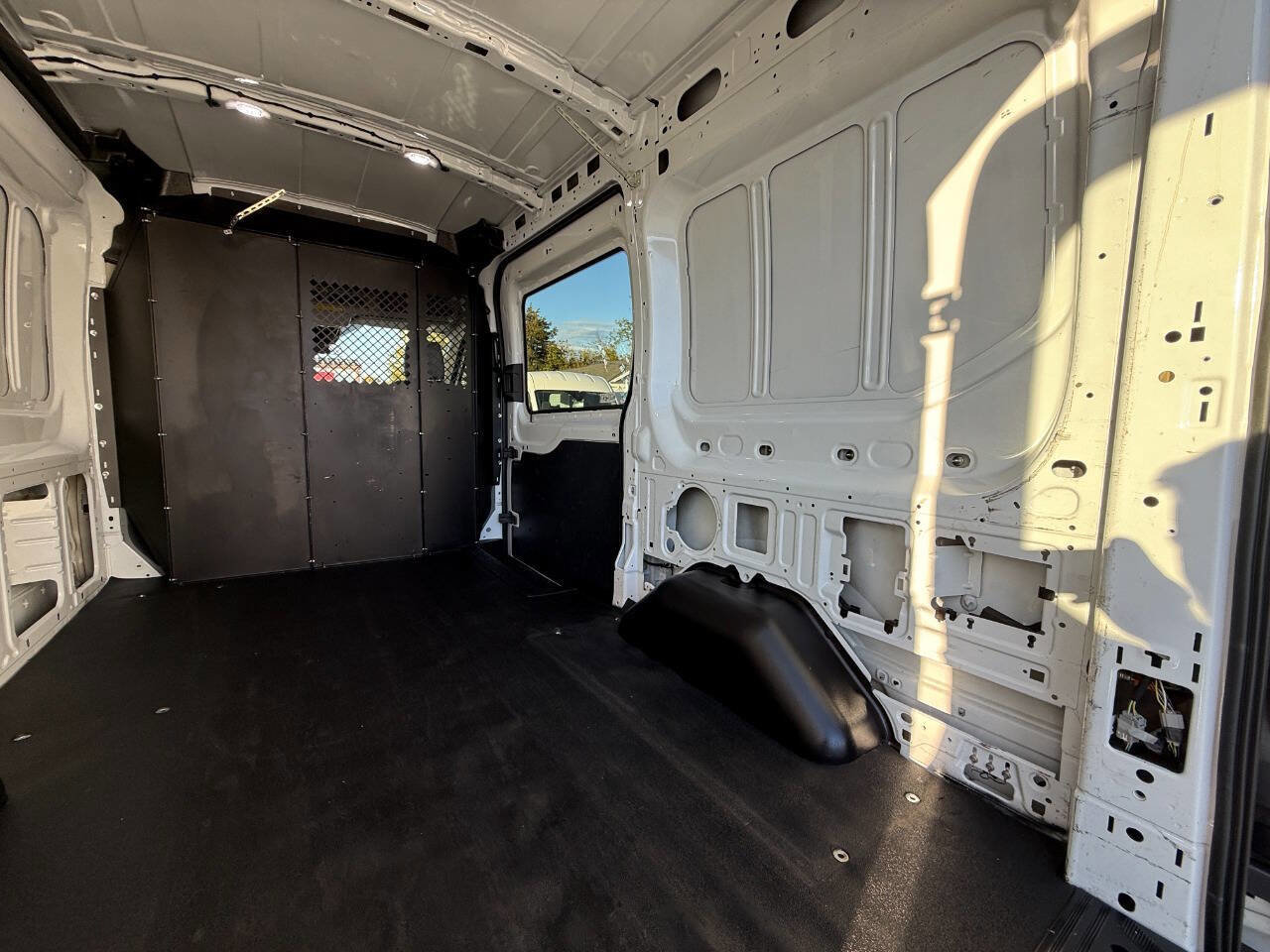 Used 2018 Ford Transit 250 130 Medium Roof image 25