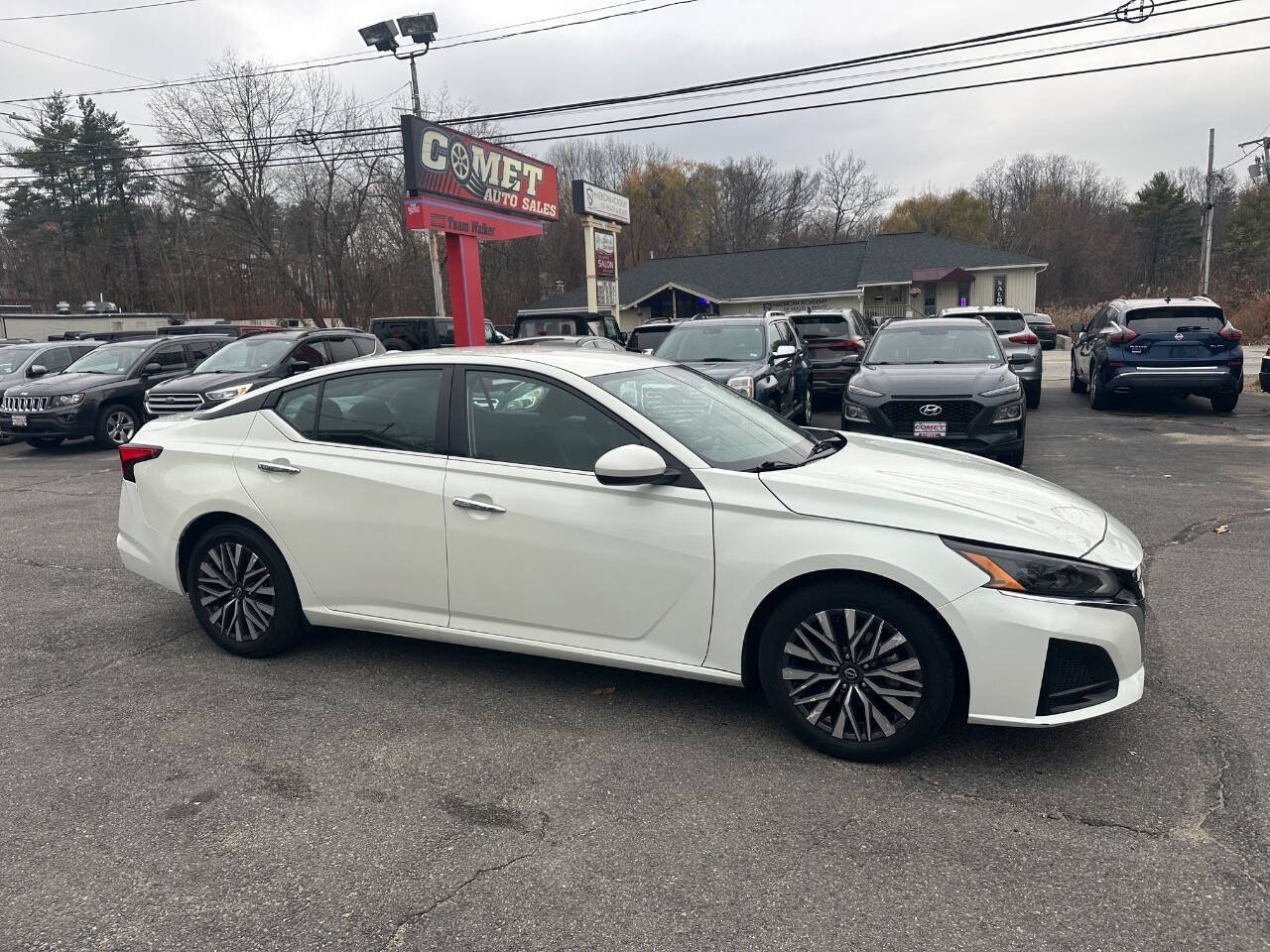 Used 2023 Nissan Altima 2.5 SV image 2