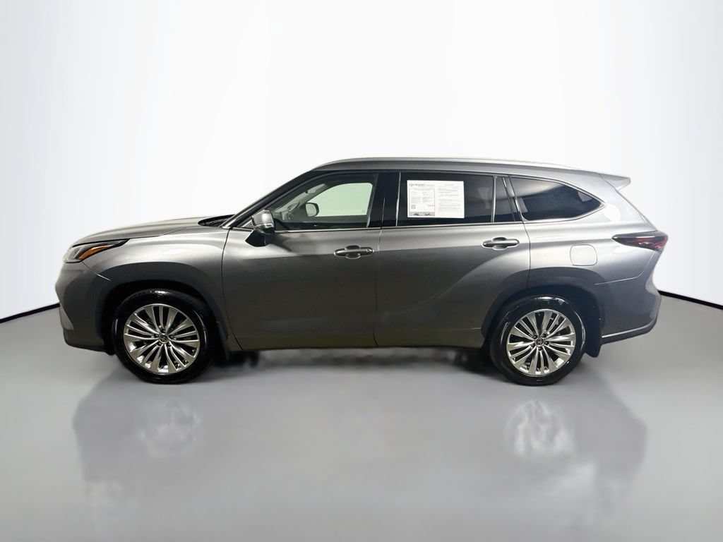 Certified 2025 Toyota Highlander Platinum AWD/4WD image 4