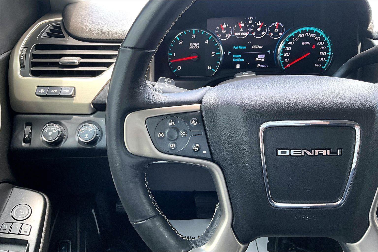 Used 2018 GMC Yukon Denali AWD/4WD image 11