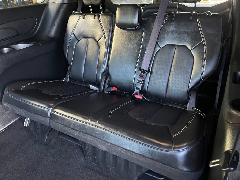 Used 2025 Chrysler Pacifica Select FWD image 11