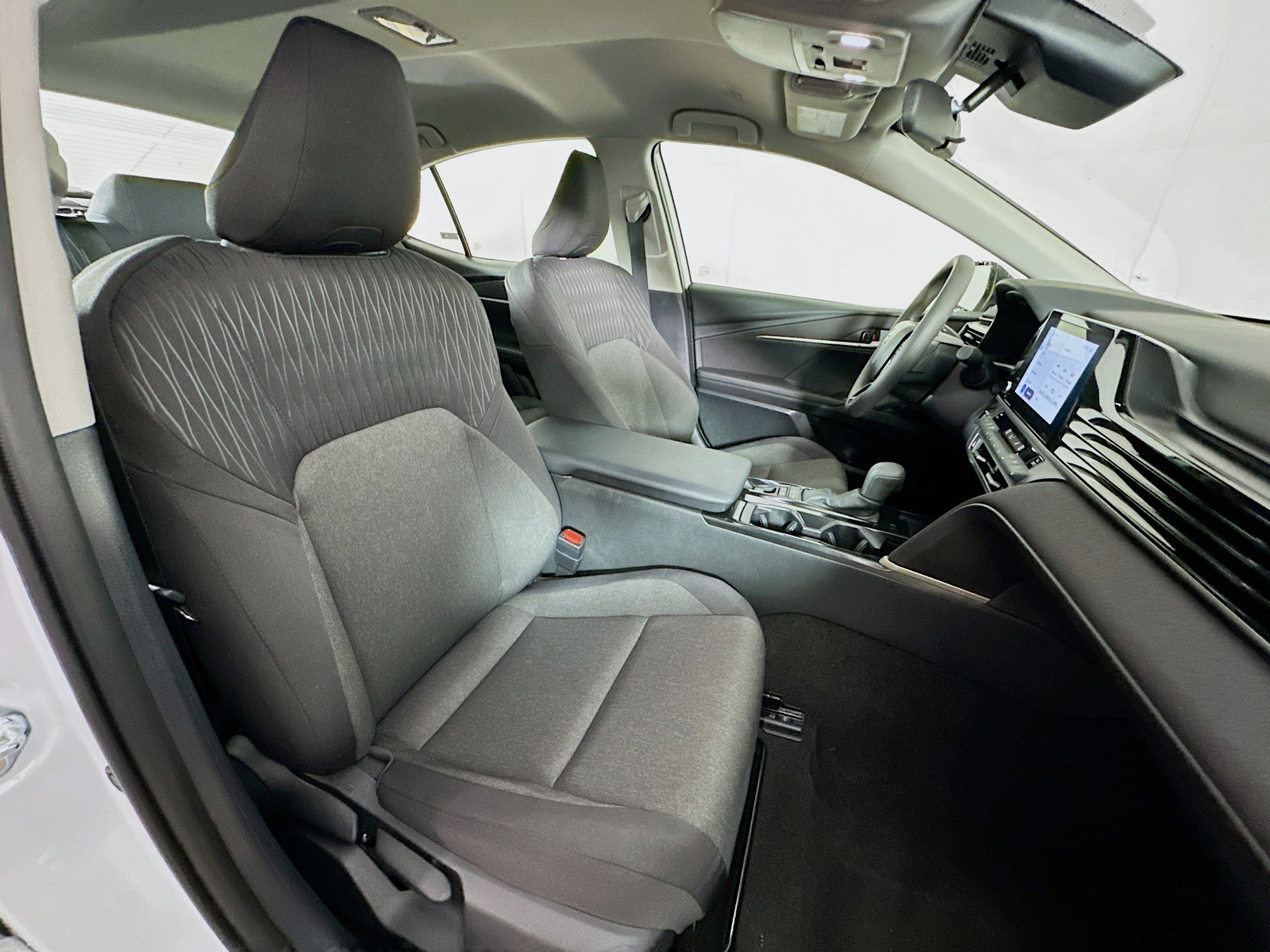 Used 2025 Toyota Camry LE image 30