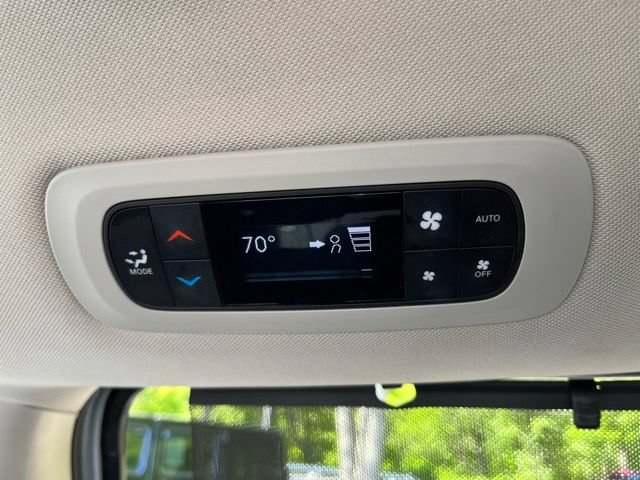 Used 2023 Chrysler Pacifica Touring-L FWD image 21
