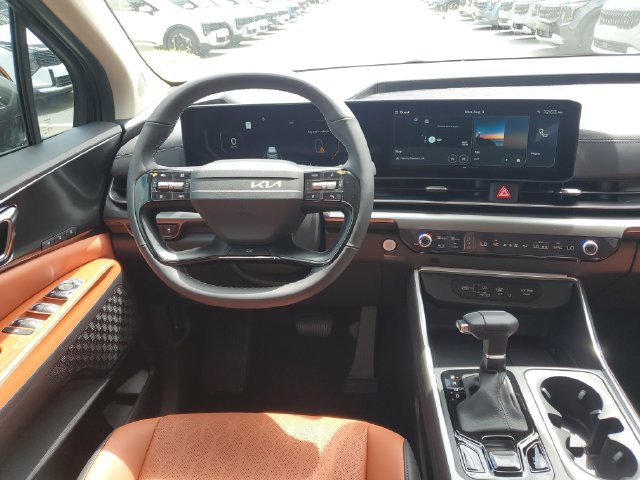 New 2027 Kia Carnival SX w/ Dark Edition Package FWD image 7