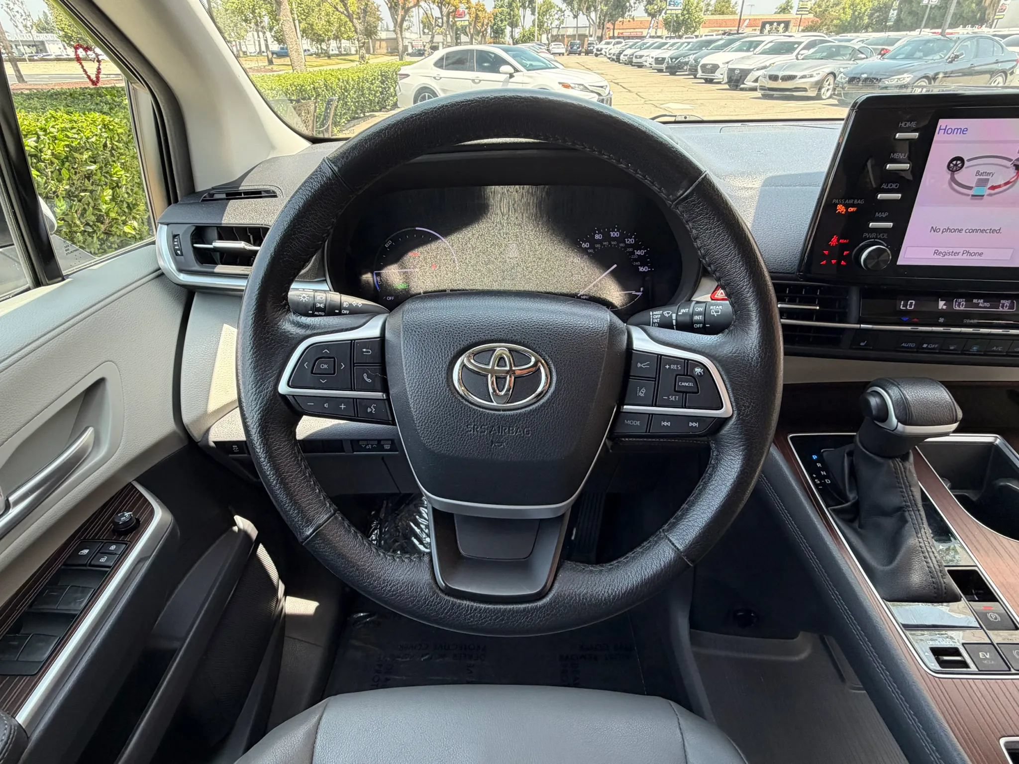 Used 2023 Toyota Sienna XLE FWD image 30