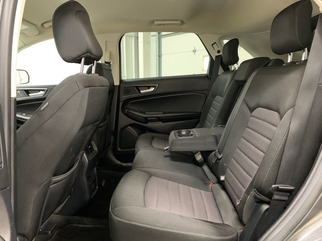 Used 2020 Ford Edge SE image 16
