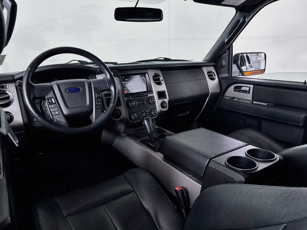 Used 2016 Ford Expedition XLT w/ Equipment Group 202A AWD/4WD image 30