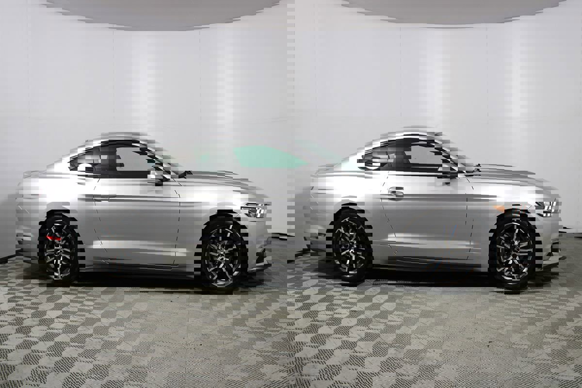 Used 2017 Ford Mustang Premium image 34