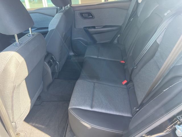 Used 2022 Nissan Rogue S image 16