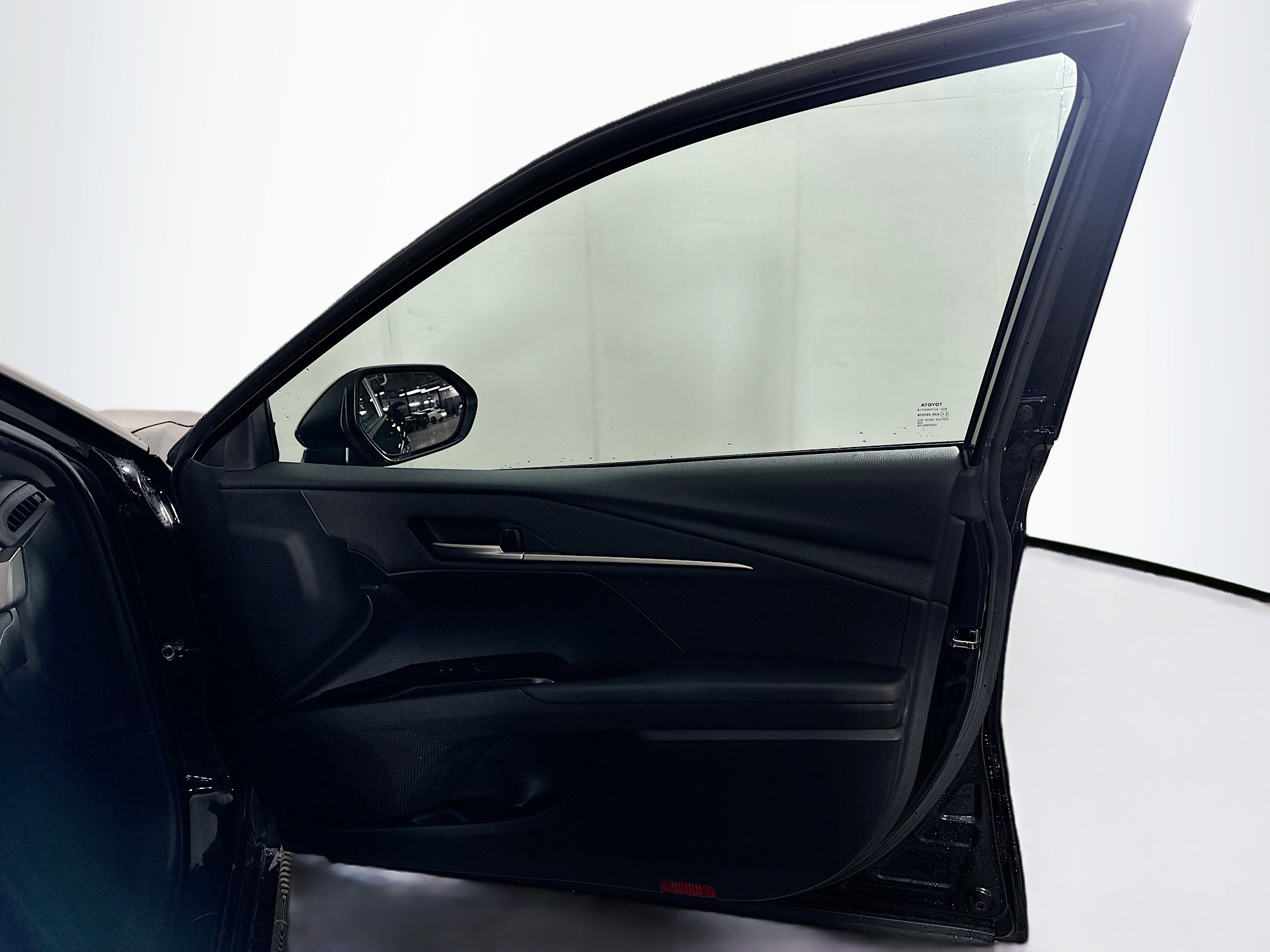 Used 2025 Toyota Camry LE image 30