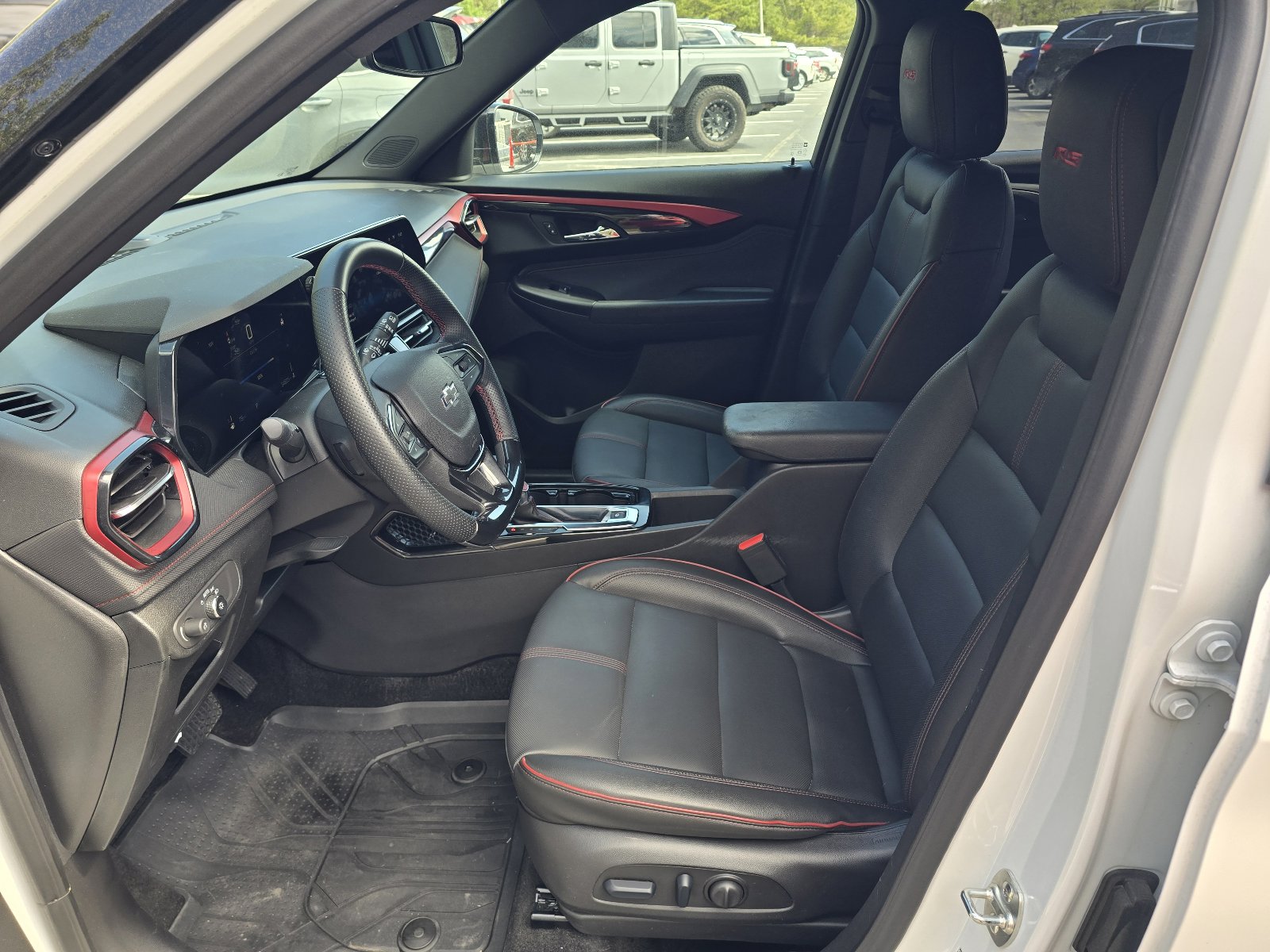 Used 2024 Chevrolet TrailBlazer RS w/ Convenience Package image 11