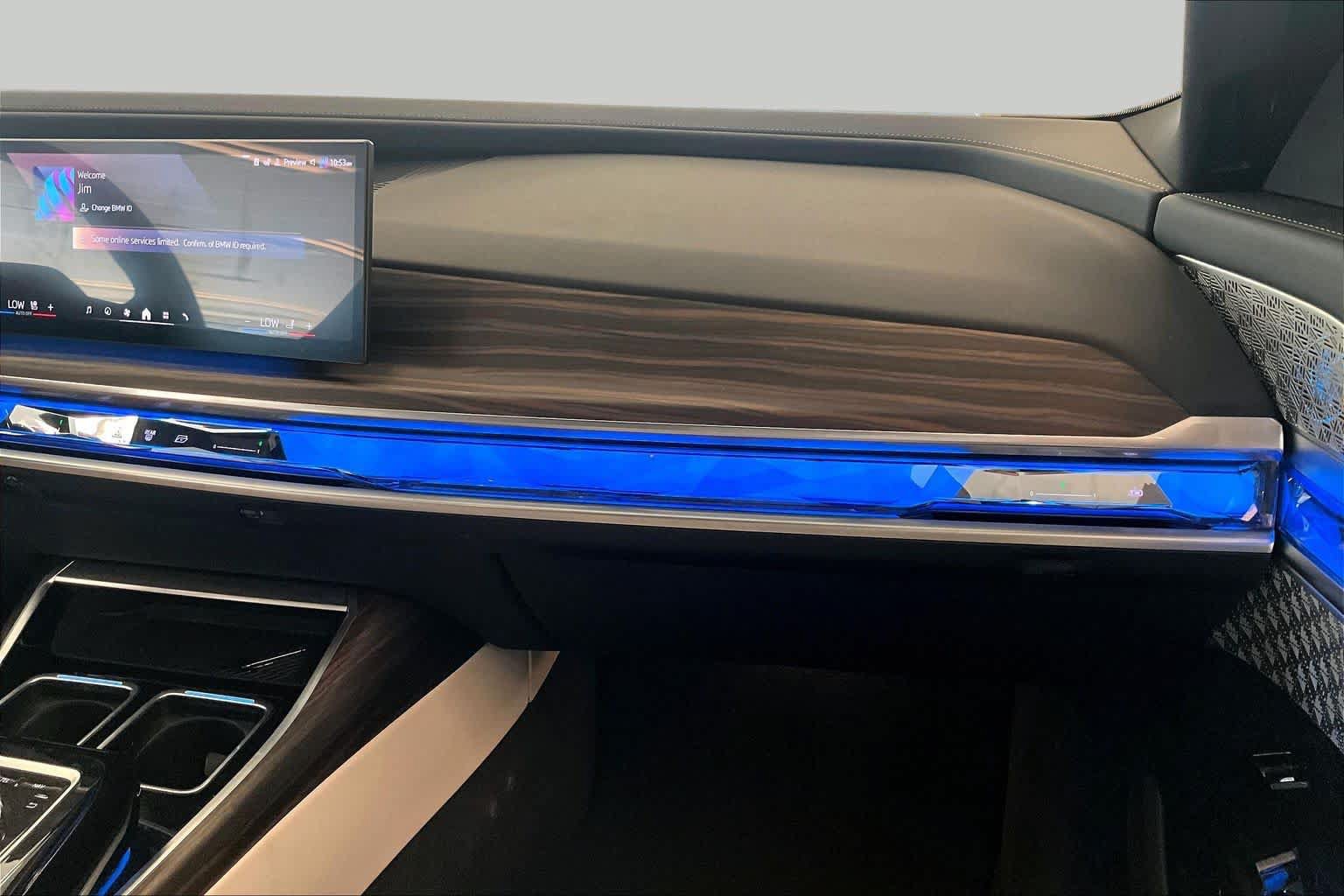 Used 2024 BMW i7 xDrive60 w/ Executive Package AWD/4WD image 17