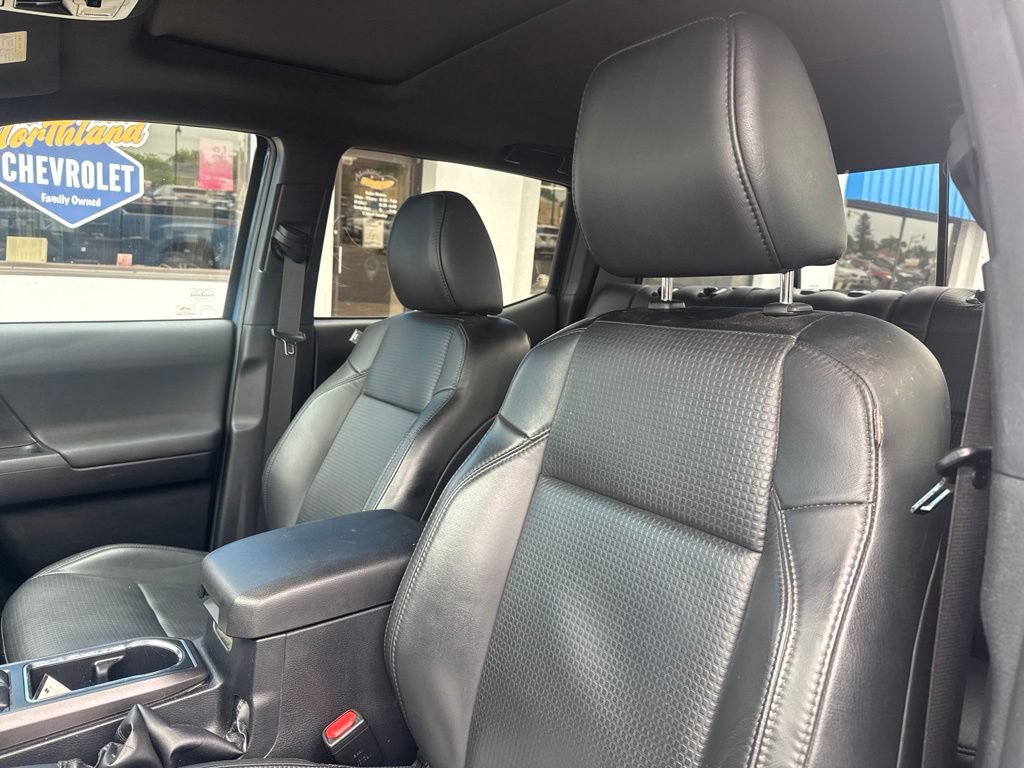 Used 2019 Toyota Tacoma TRD Sport w/ TRD Premium Sport Package AWD/4WD image 32