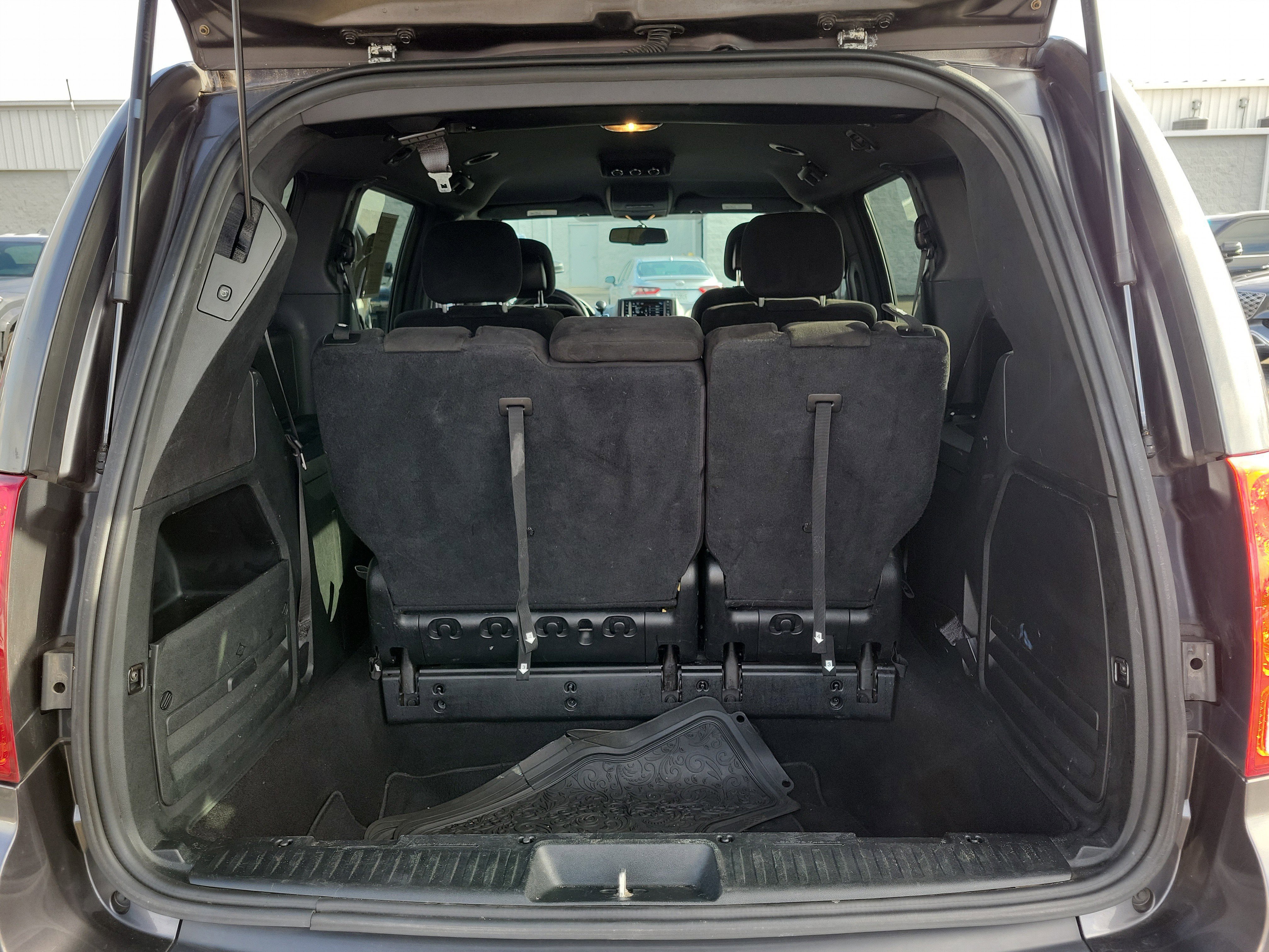 Used 2015 Dodge Grand Caravan SXT w/ Blacktop Package image 8