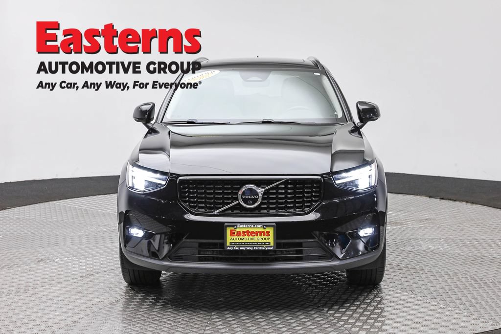 Used 2023 Volvo XC40 B4 Ultimate FWD image 4