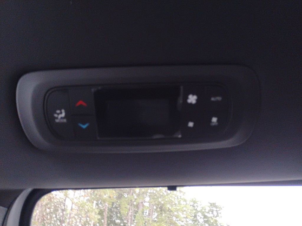 New 2026 Chrysler Pacifica Select image 17