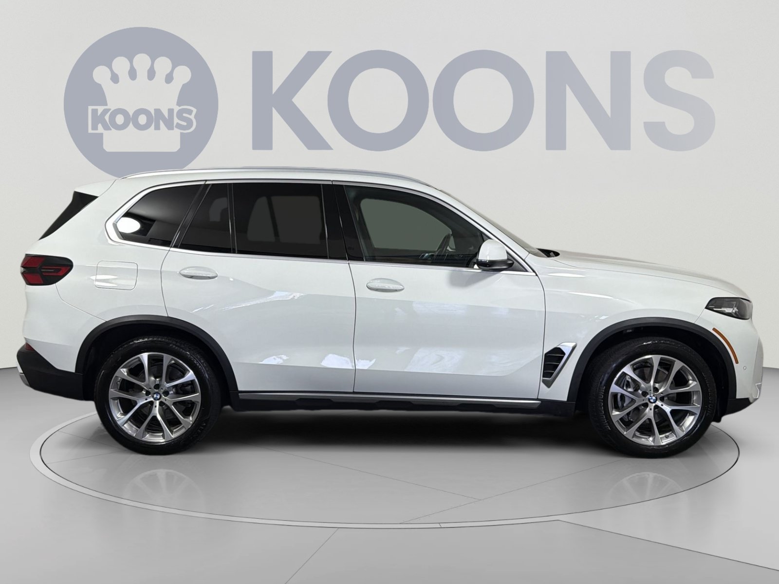 Used 2024 BMW X5 xDrive40i w/ Parking Assistance Package AWD/4WD image 8