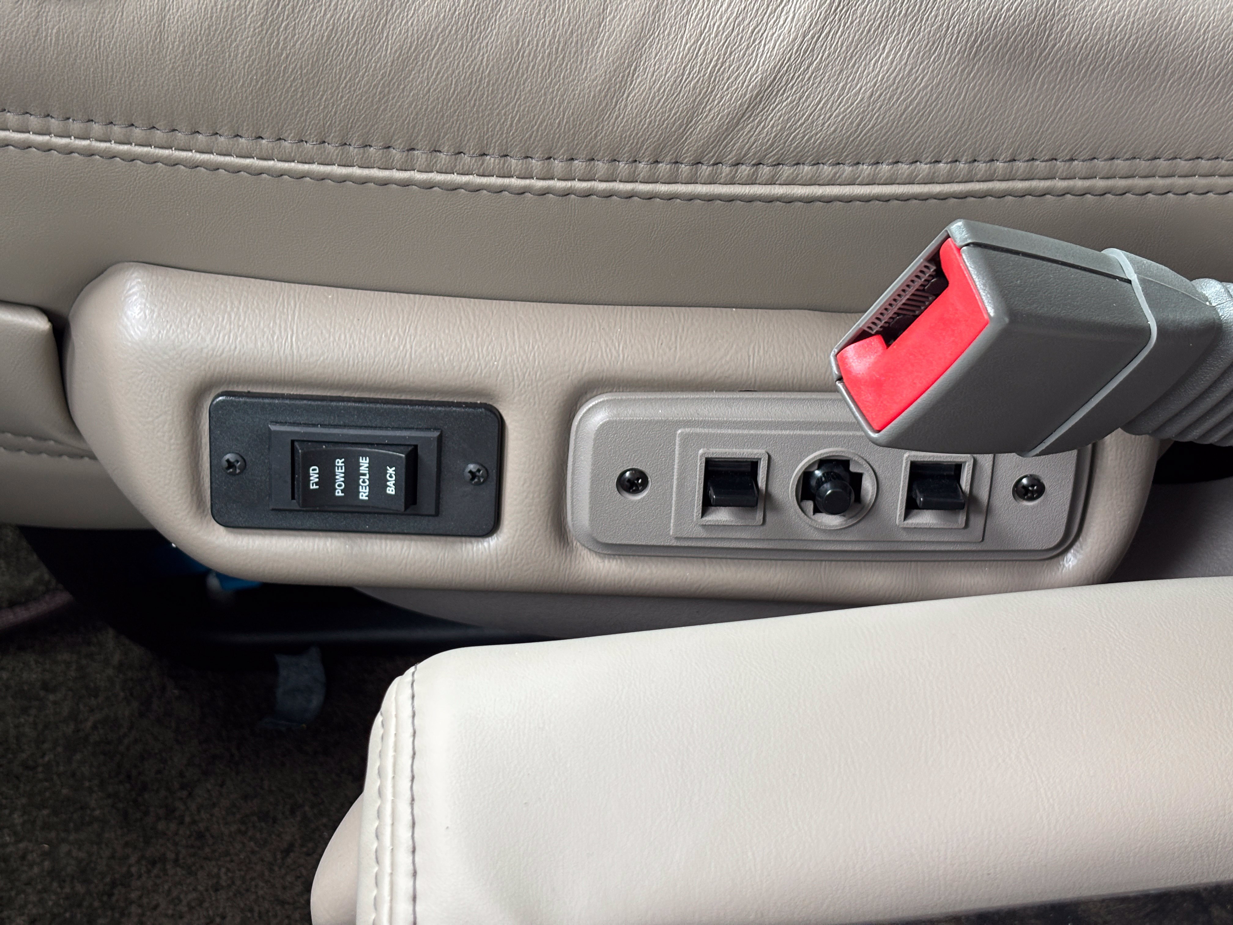 New 2026 GMC Savana 2500 w/ Driver Convenience Package RWD image 36