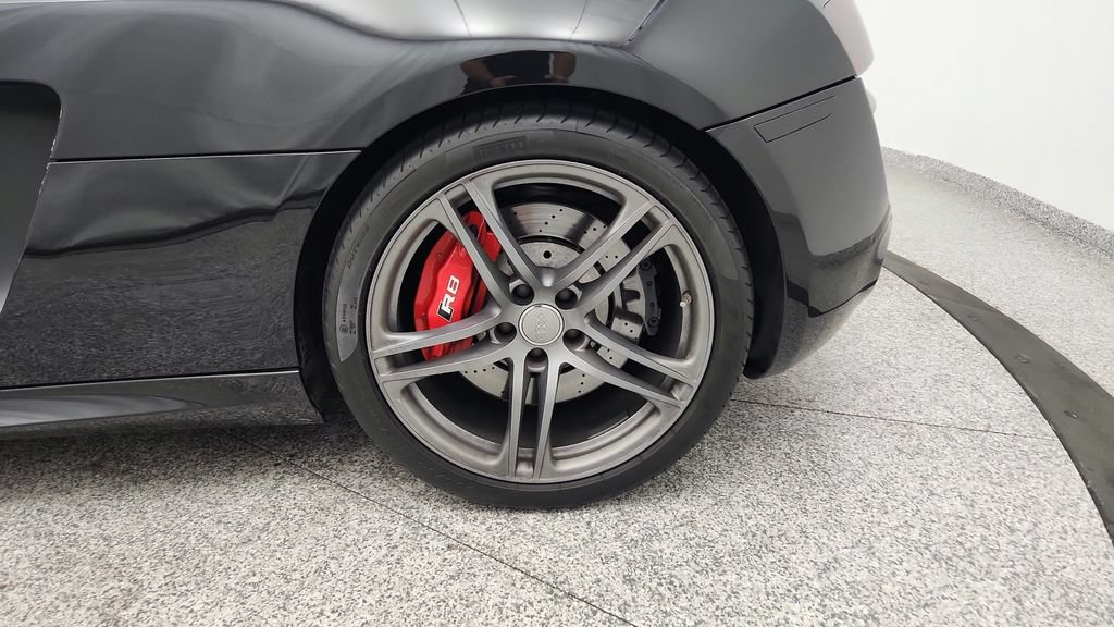 Used 2011 Audi R8 V10 w/ Enhanced Leather Pkg AWD/4WD image 15