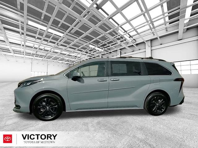 Certified 2024 Toyota Sienna XLE Woodland Edition image 6