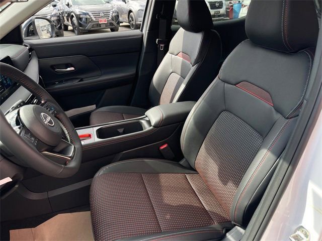 New 2026 Nissan Kicks SR w/ Cold Weather Package image 9