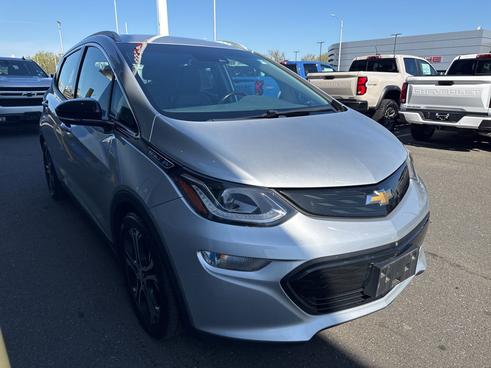 Used 2017 Chevrolet Bolt Premier w/ Driver Confidence II Package FWD image 4