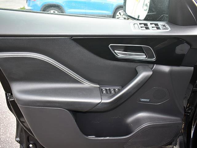 Used 2017 Jaguar F-PACE R-Sport image 12