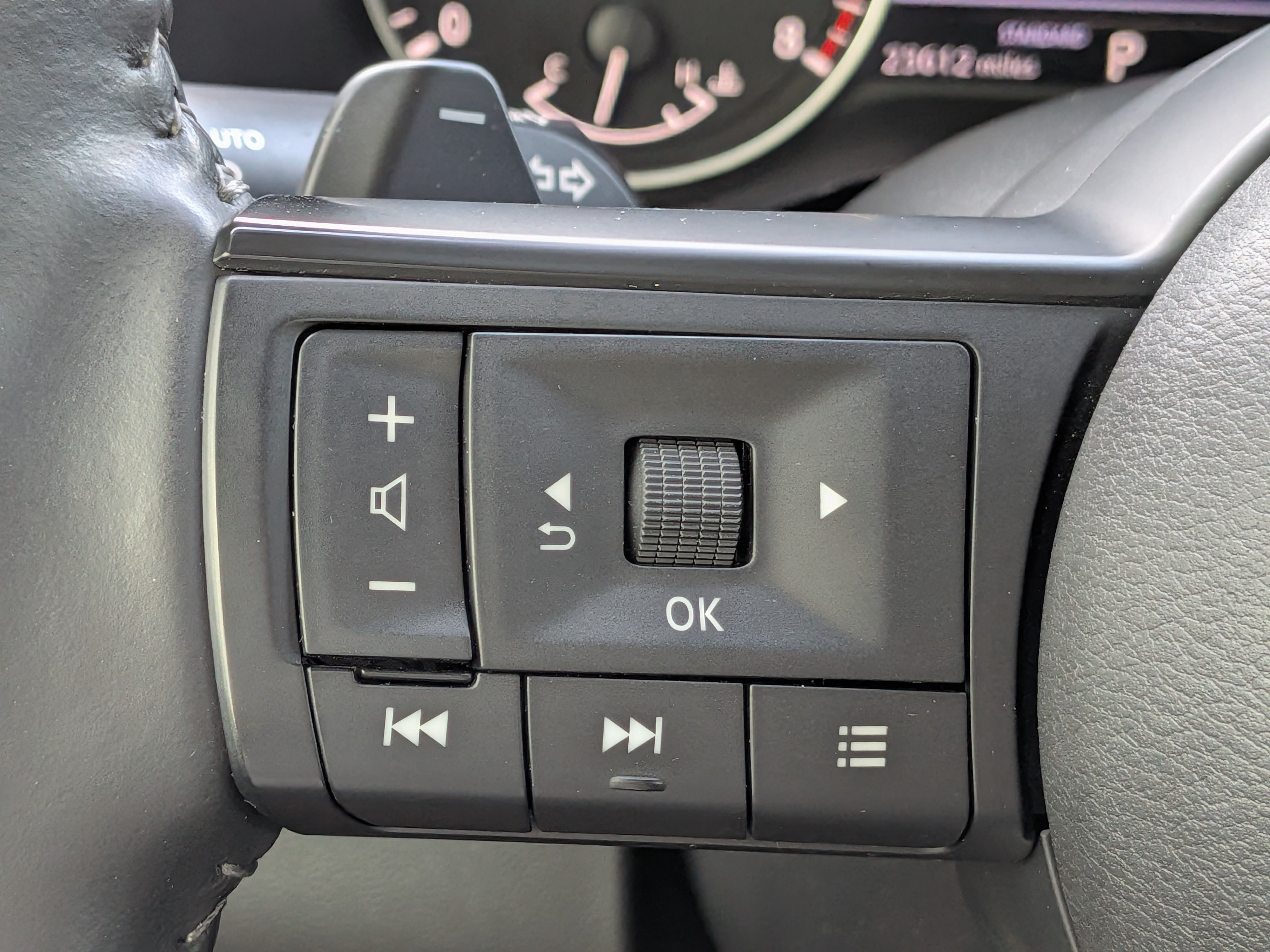 Certified 2024 Nissan Pathfinder SV FWD image 23