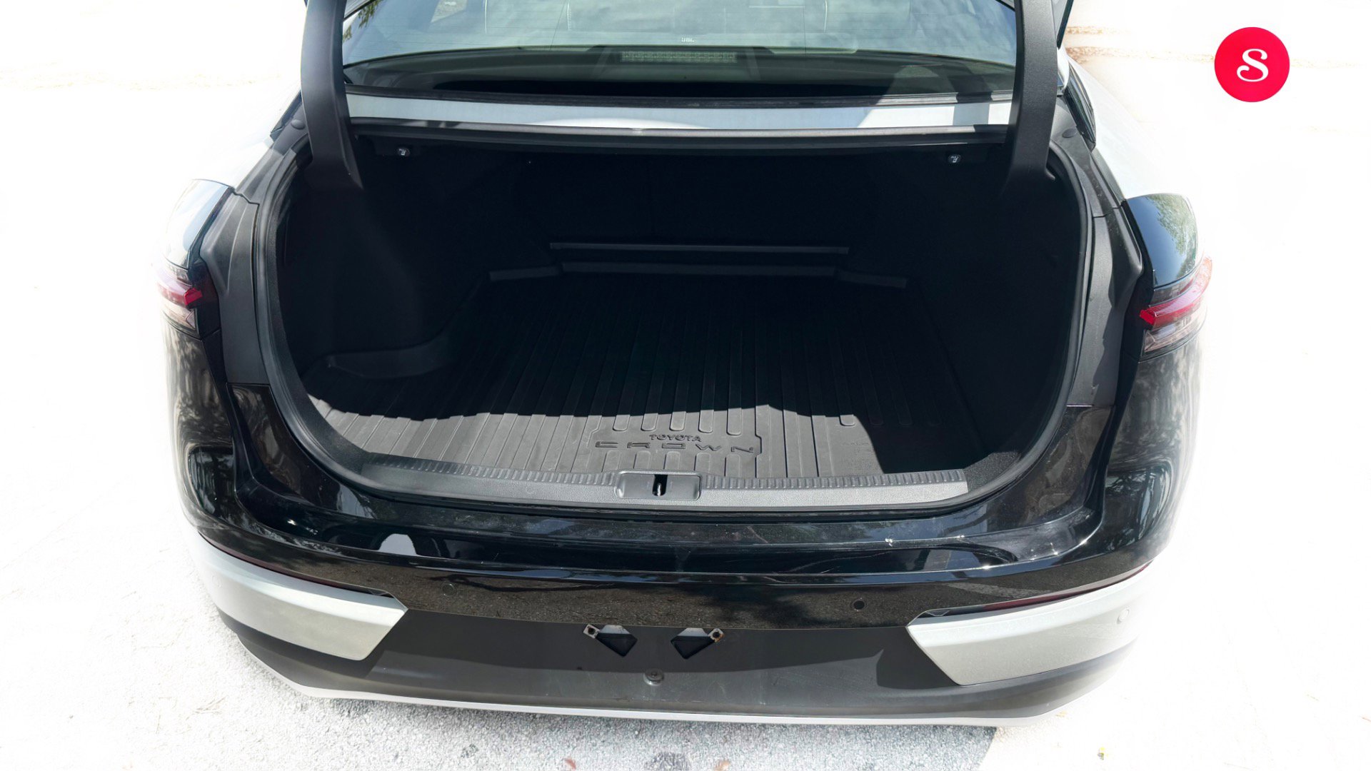 Used 2024 Toyota Crown Platinum AWD/4WD image 7