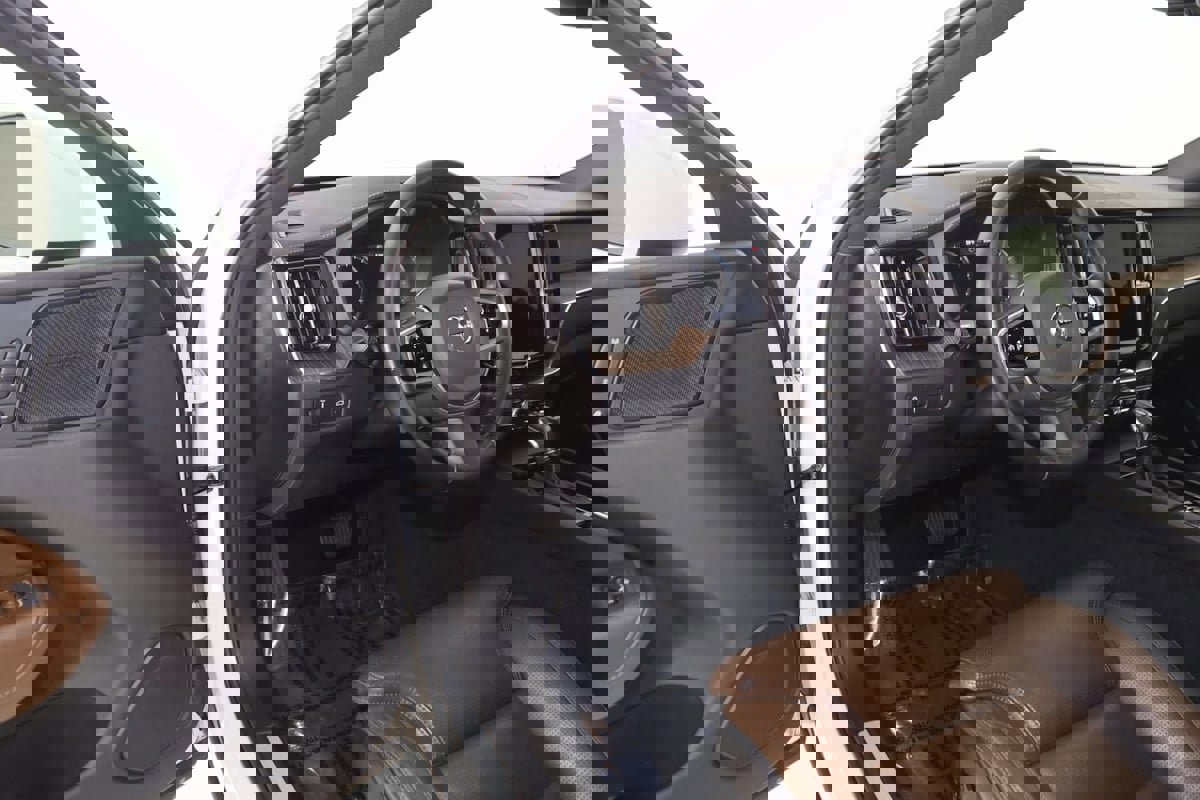 Used 2021 Volvo XC60 T5 Inscription w/ Protection Package Premier image 48