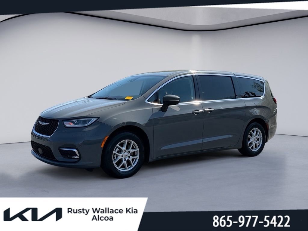 Used 2023 Chrysler Pacifica Touring-L image 1