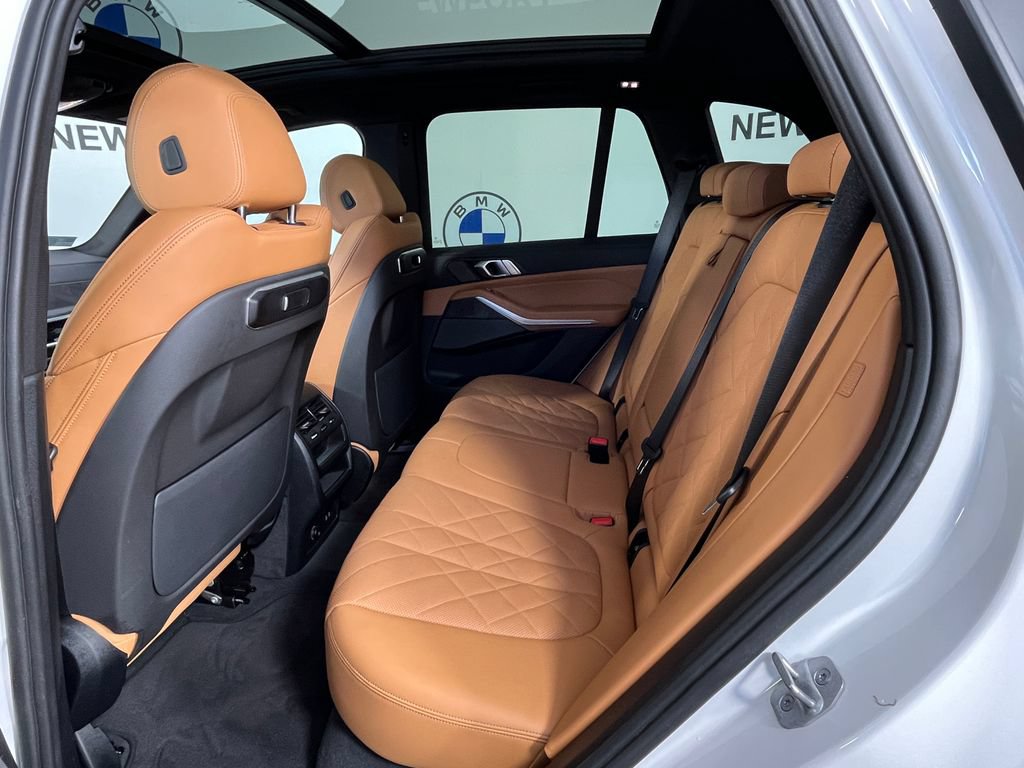 Used 2024 BMW X5 xDrive40i w/ Premium Package AWD/4WD image 22